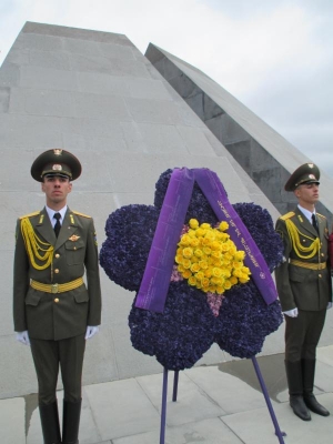 Armenian soldiers stand guard at Tsitsernakaberd in Yerevan